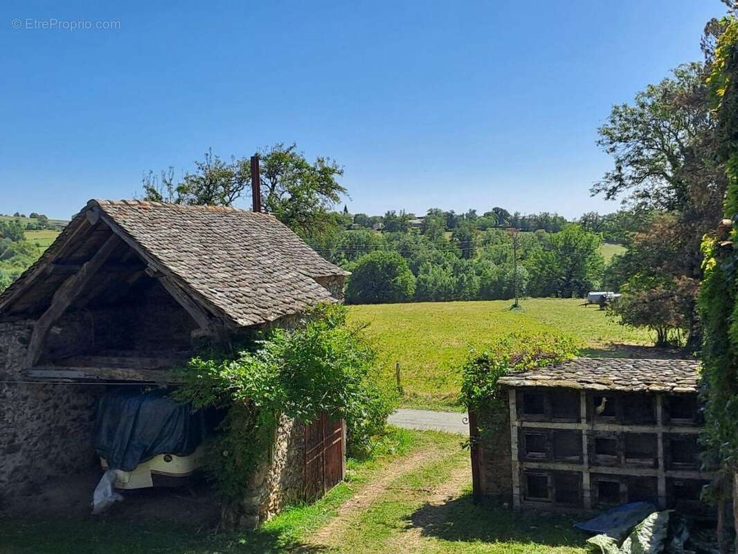 Corps de ferme en U à rénover - 500 m² et 2,4 ha - Proche de Najac, limite Tarn et Aveyron - photo 3