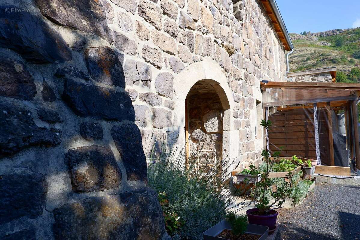 Maison 284 m² à Saint-Clement  - photo 5