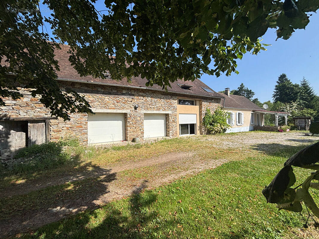 Maison à SAINT-YRIEIX-LA-PERCHE