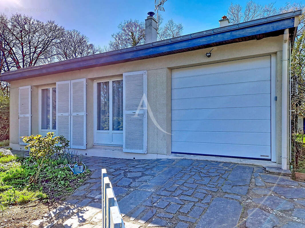 Maison à SAINT-BARTHELEMY-D'ANJOU