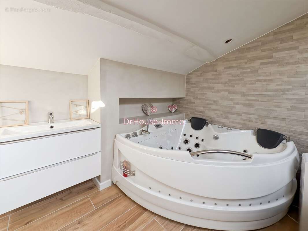 Maison à SALLES-ARBUISSONNAS-EN-BEAUJOLAIS