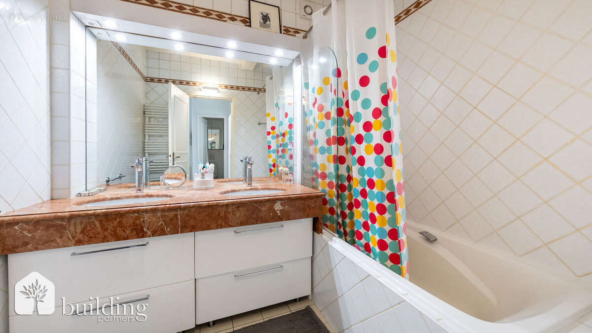Neuilly-sur-Seine Saint-James - Duplex familial 7 pièces de 144,5 m² avec jardin de 59 m² - photo 14