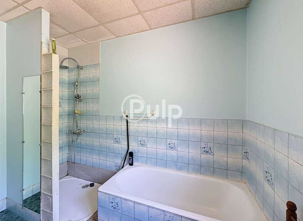 Grande maison familiale de 160 m² avec 6 chambres, terrain de 2 600 m² et sous-sol complet - photo 8