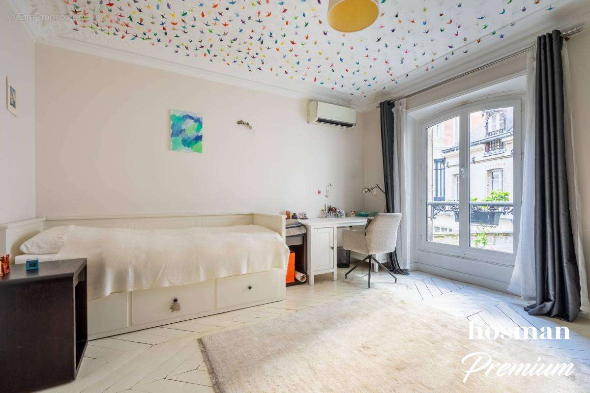 Appartement à PARIS-8E