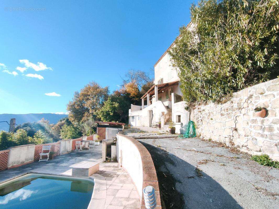 Maison à BERRE-LES-ALPES