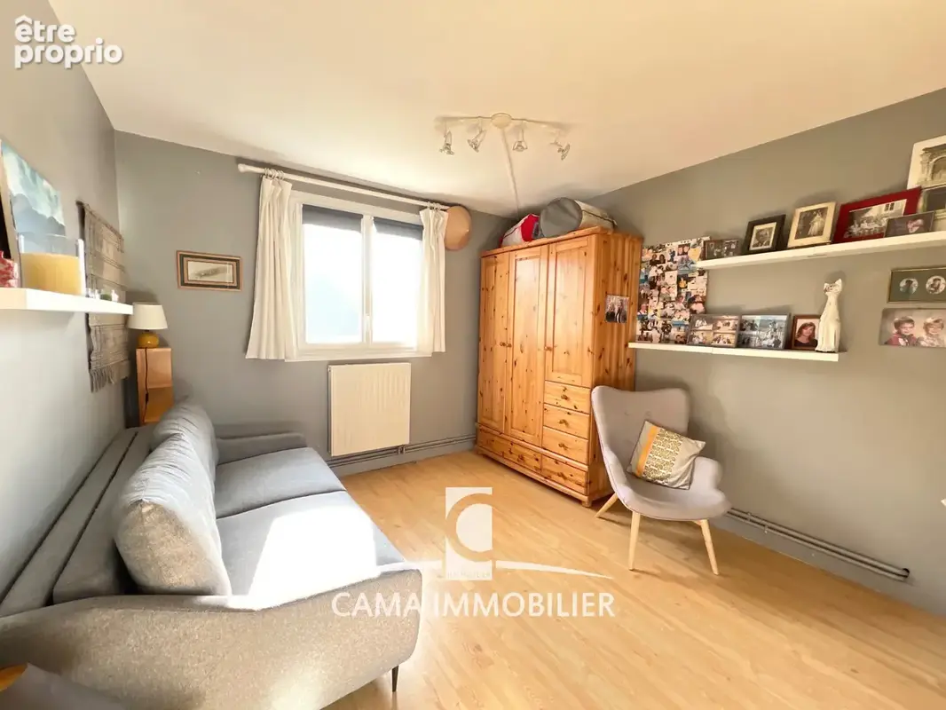 Exclusivité. Maison avec 5 chambres et un joli jardin paysager plein sud dans une residence recherchée. - photo 8