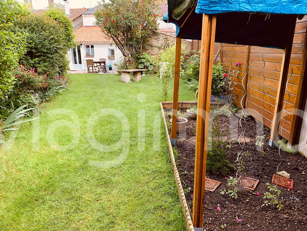 Maison à SAINT-HILAIRE-LE-VOUHIS