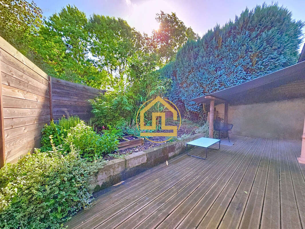 Maison à JENLAIN