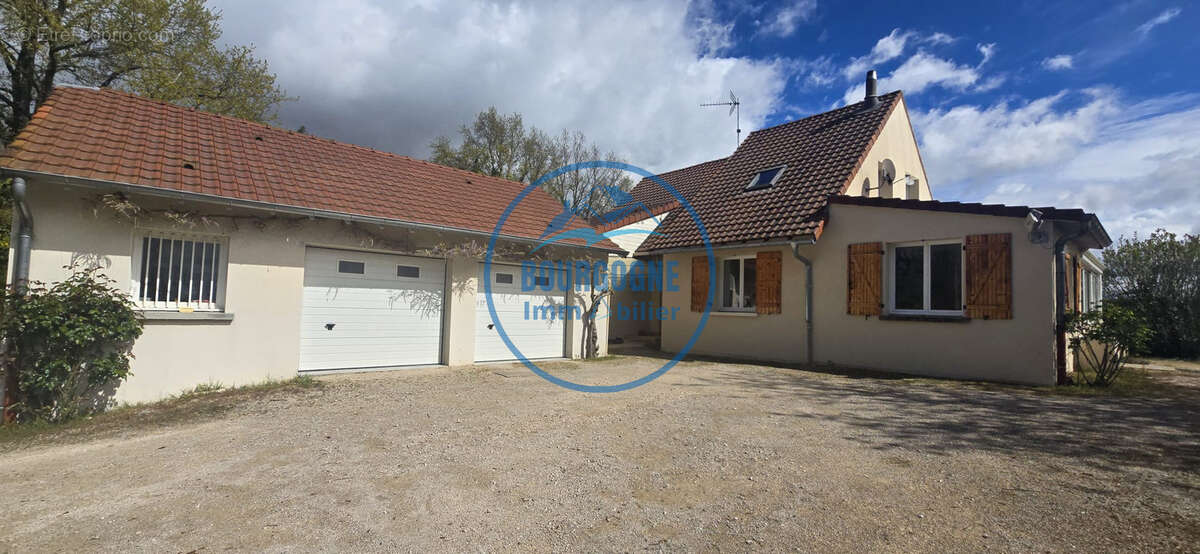 Maison à L'ABERGEMENT-SAINTE-COLOMBE