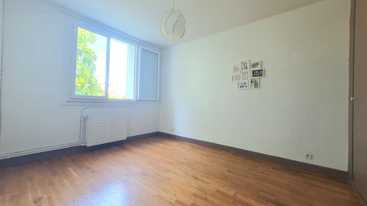 Appartement à YZEURE