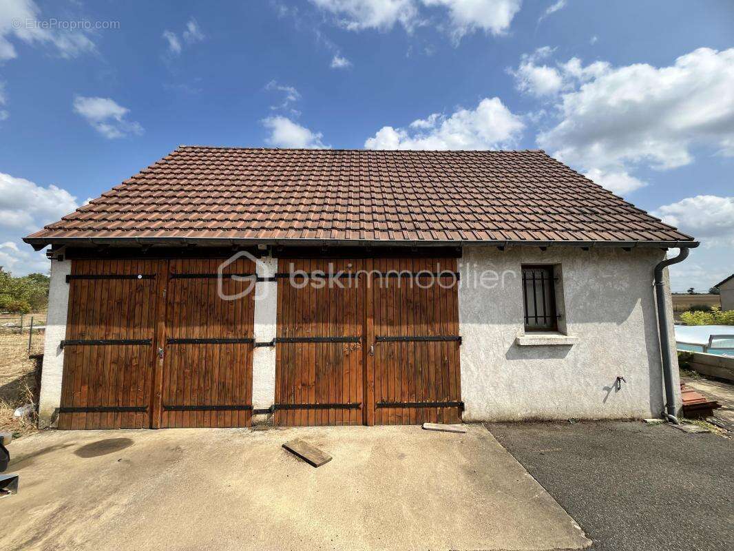 Propriété familiale de 156m² avec piscine, dépendances et vue dégagée sur la forêt des Bertranges - photo 29