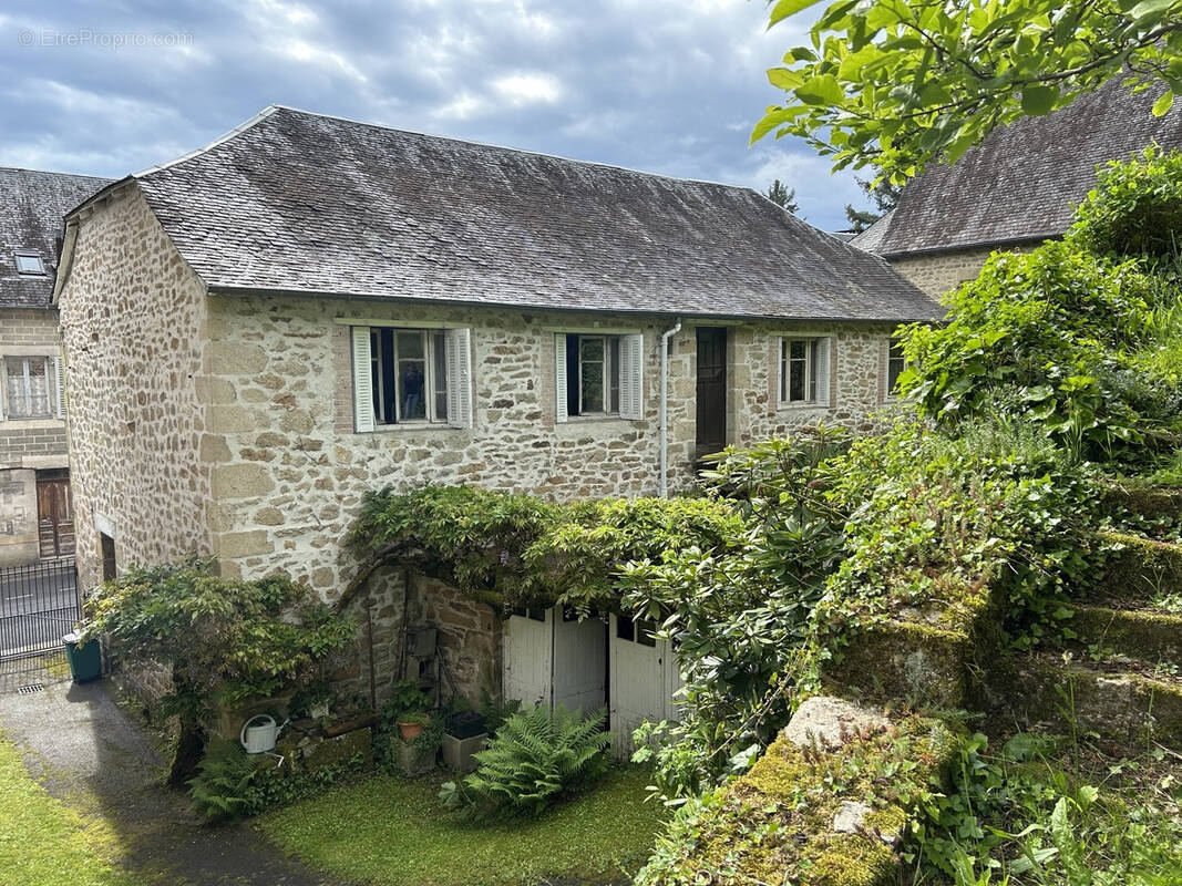 Maison à CORREZE