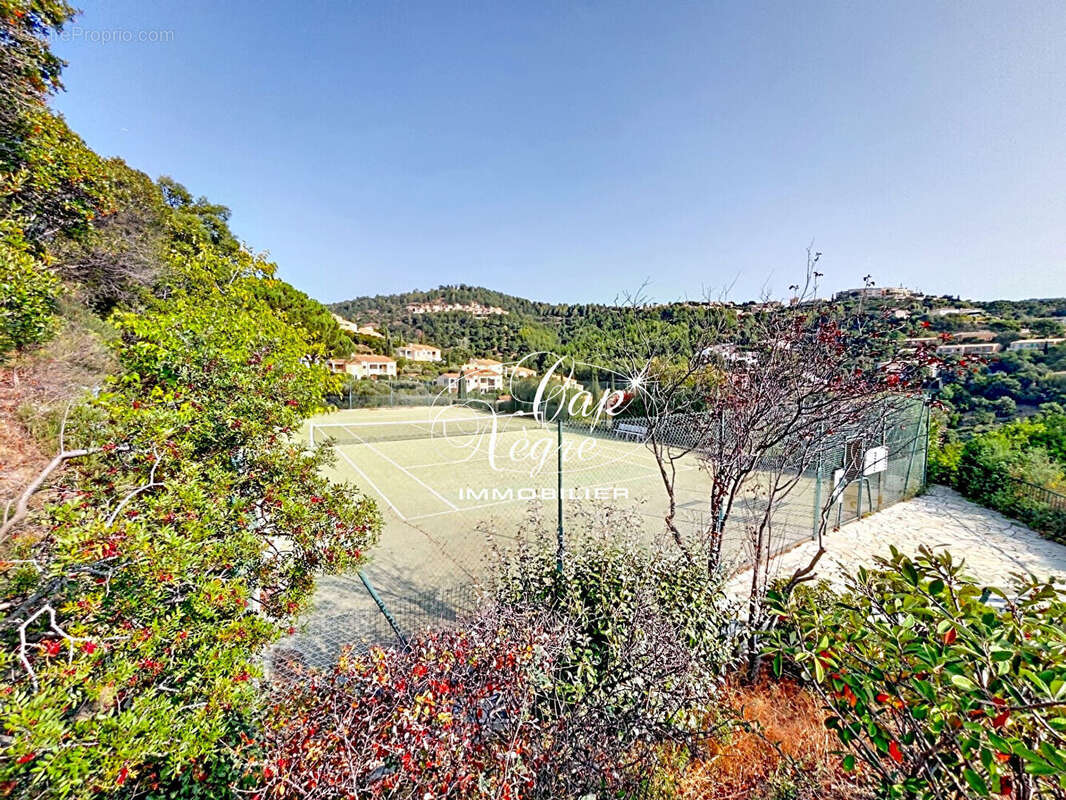 Appartement à ROQUEBRUNE-SUR-ARGENS