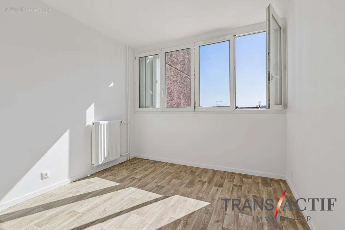 À vendre – Superbe 4 pièces de 77 m² avec balcon, box et cave - photo 8