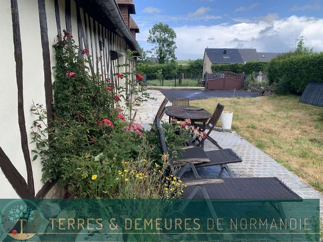 Région VIMOUTIERS (ORNE) Maison en colombages au sein d'un village - photo 6