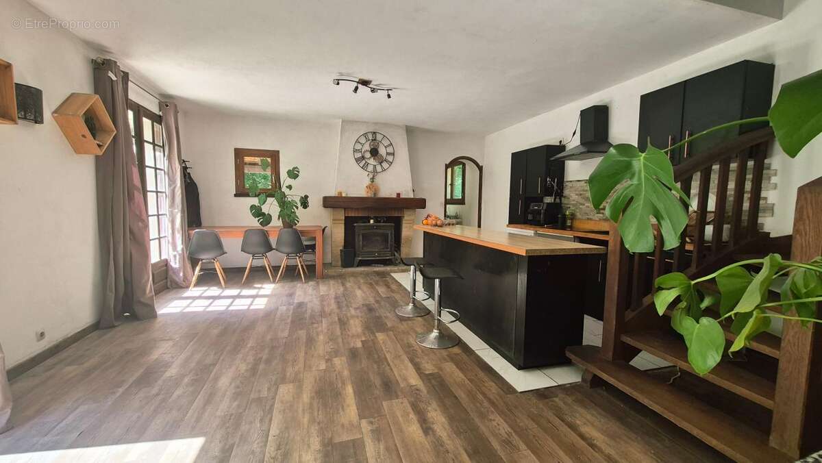 Maison à GRUN-BORDAS