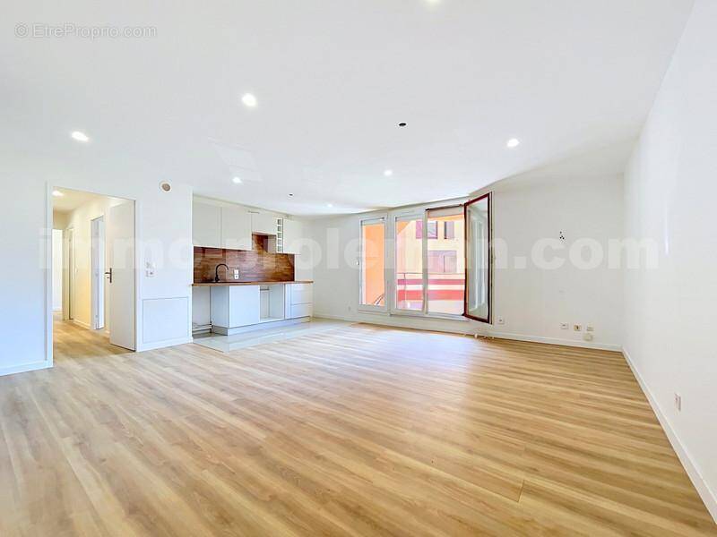 Appartement_T3_Gaillard_frontière_Suisse_direction_GENEVE_CALME_investissement_vente_TERRASSE_séjour_salon_CUISNE_OUVERTE_CHAMBRES_ - Appartement à GAILLARD