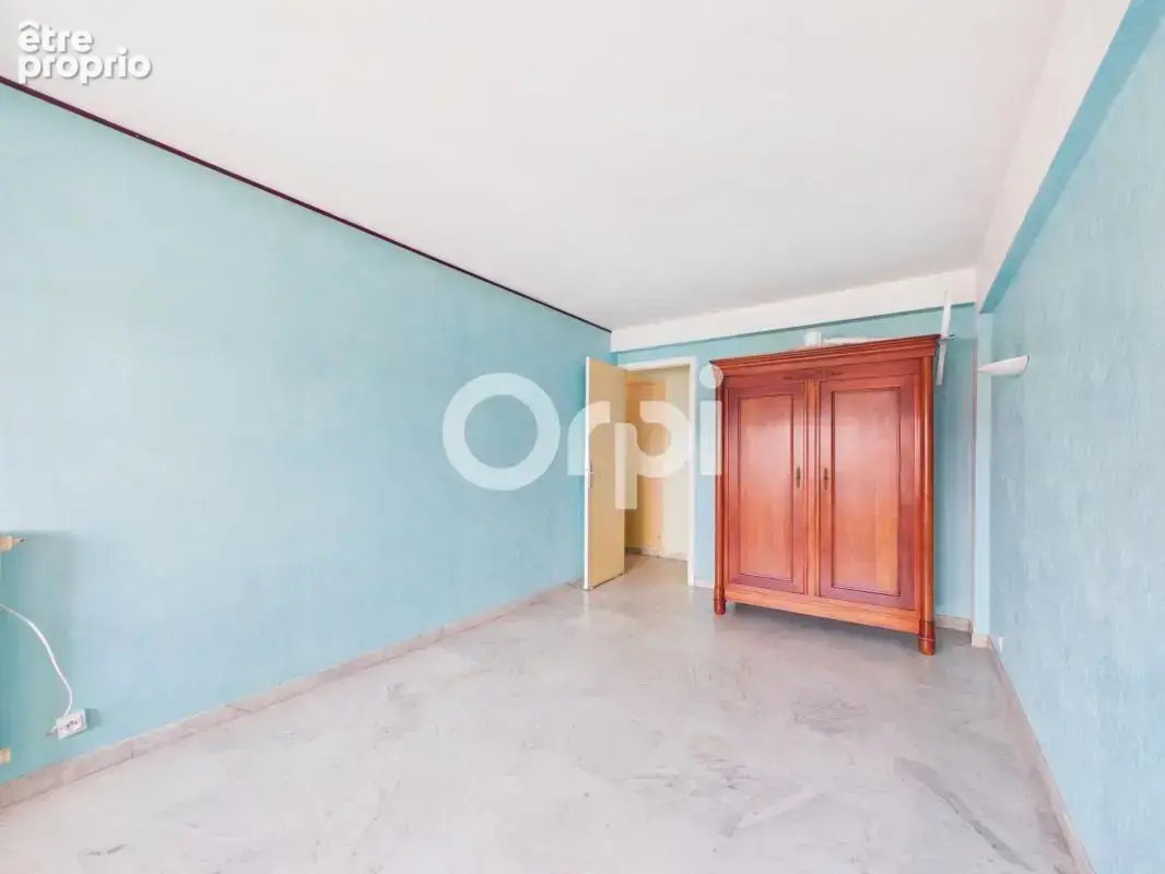 Appartement t3 - 86m2 - stationnement/ cave - centre ville - traversant - dernier étage - photo 8