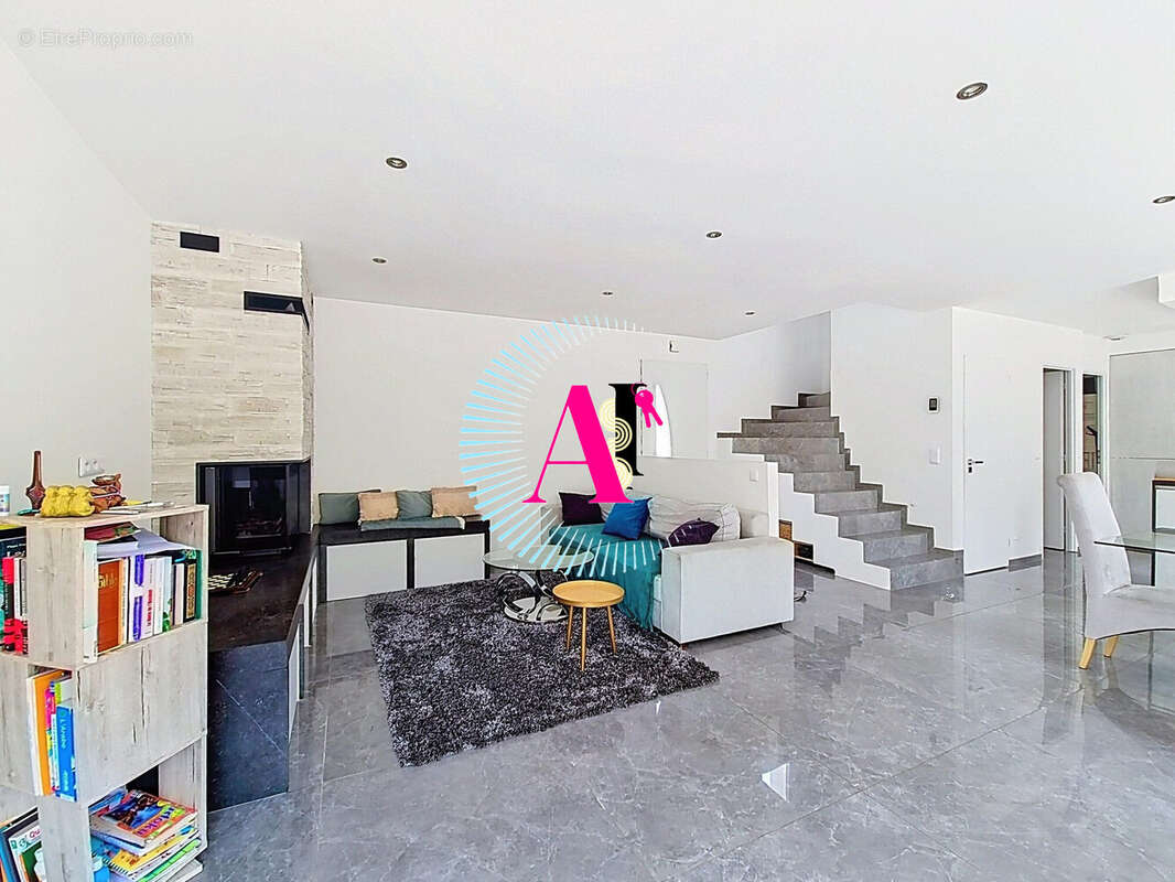 Maison 116 m² à Grasse  - photo 4
