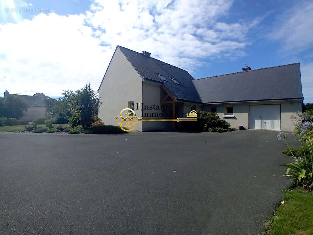 Maison à PLOUEGAT-GUERAND