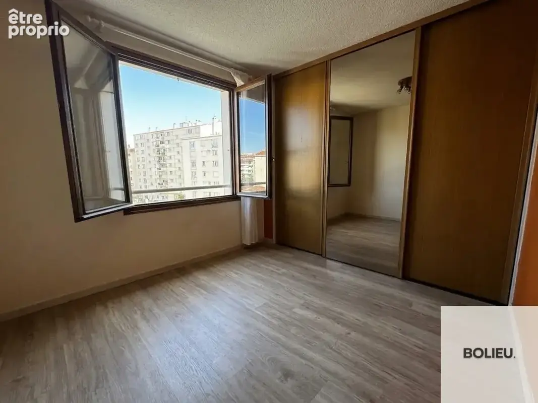 T4 avec balcon, garage fermé et parking - photo 8