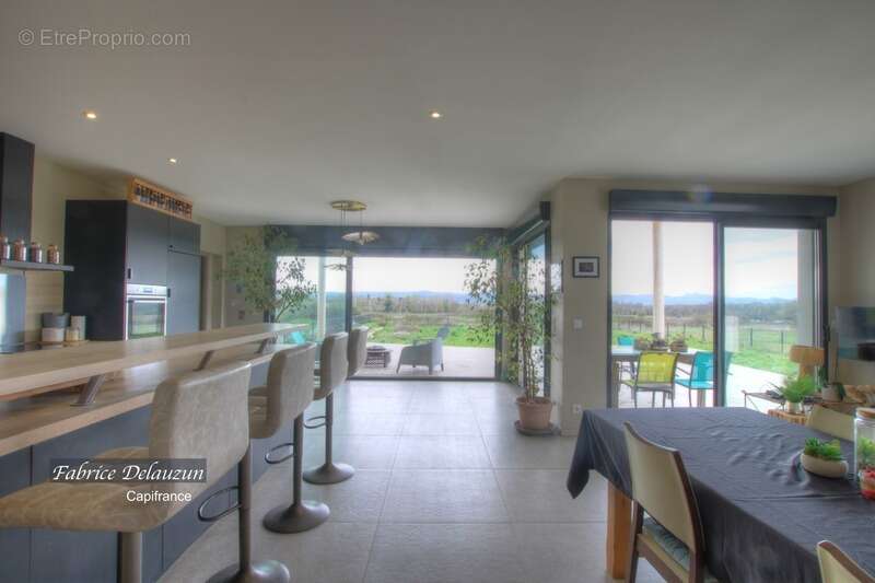 Maison à SAINT-SAUVEUR-DE-CRUZIERES