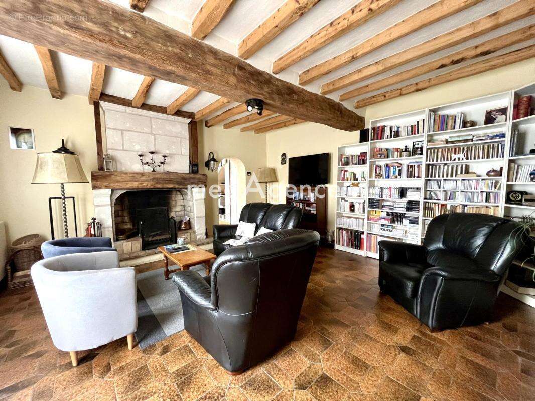 Allonnes-Belle longère en tuffeau sur terrain de plus de 1500 m2 - photo 4