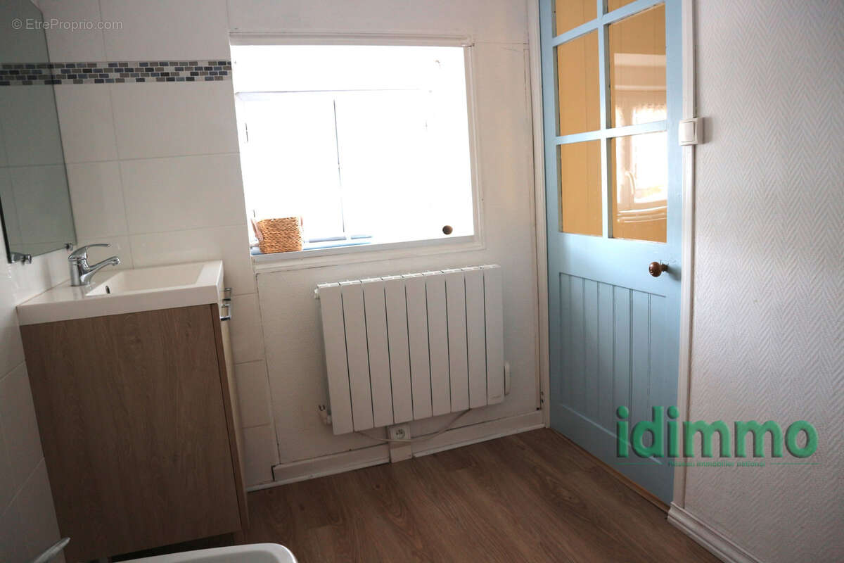 Belle maison en bon etat general de 100 m2 sur un terrain clos de 115 m2. centre bourg a proximite des commerc - photo 15