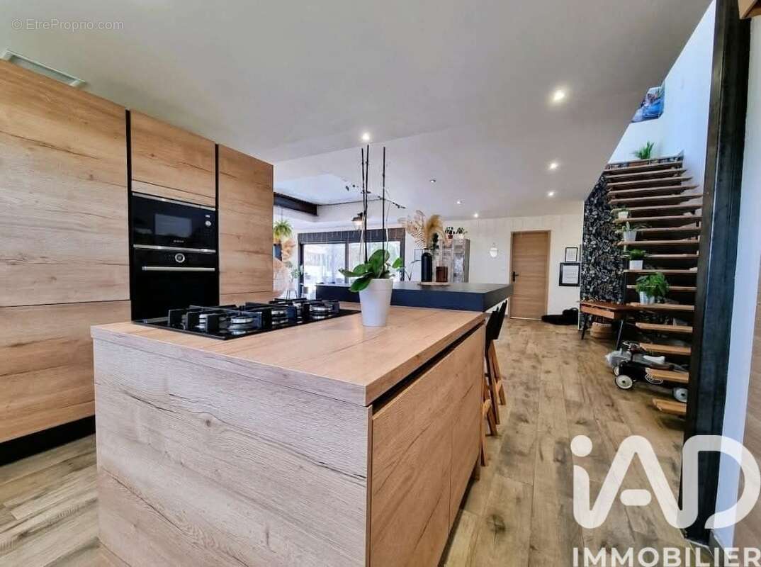 Maison 220 m² à Salleles-D'aude  - photo 6