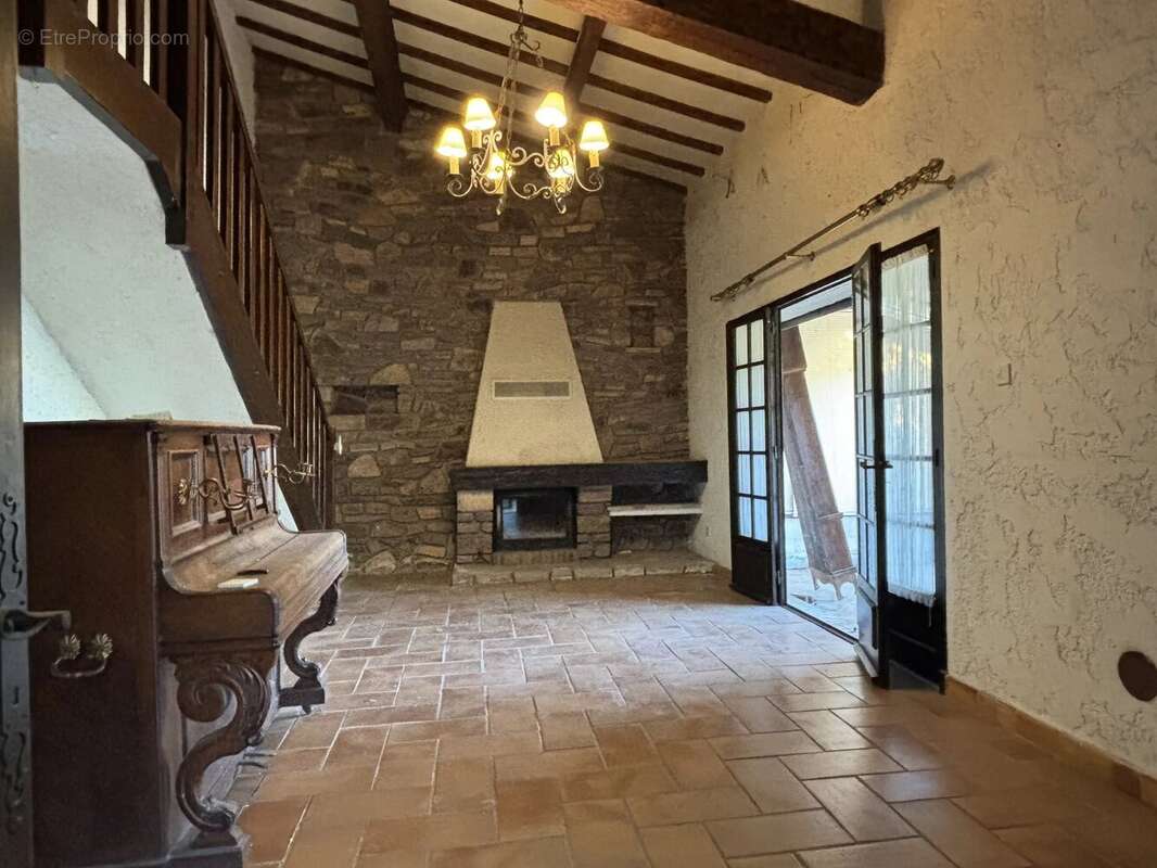 Maison à LES ISSAMBRES