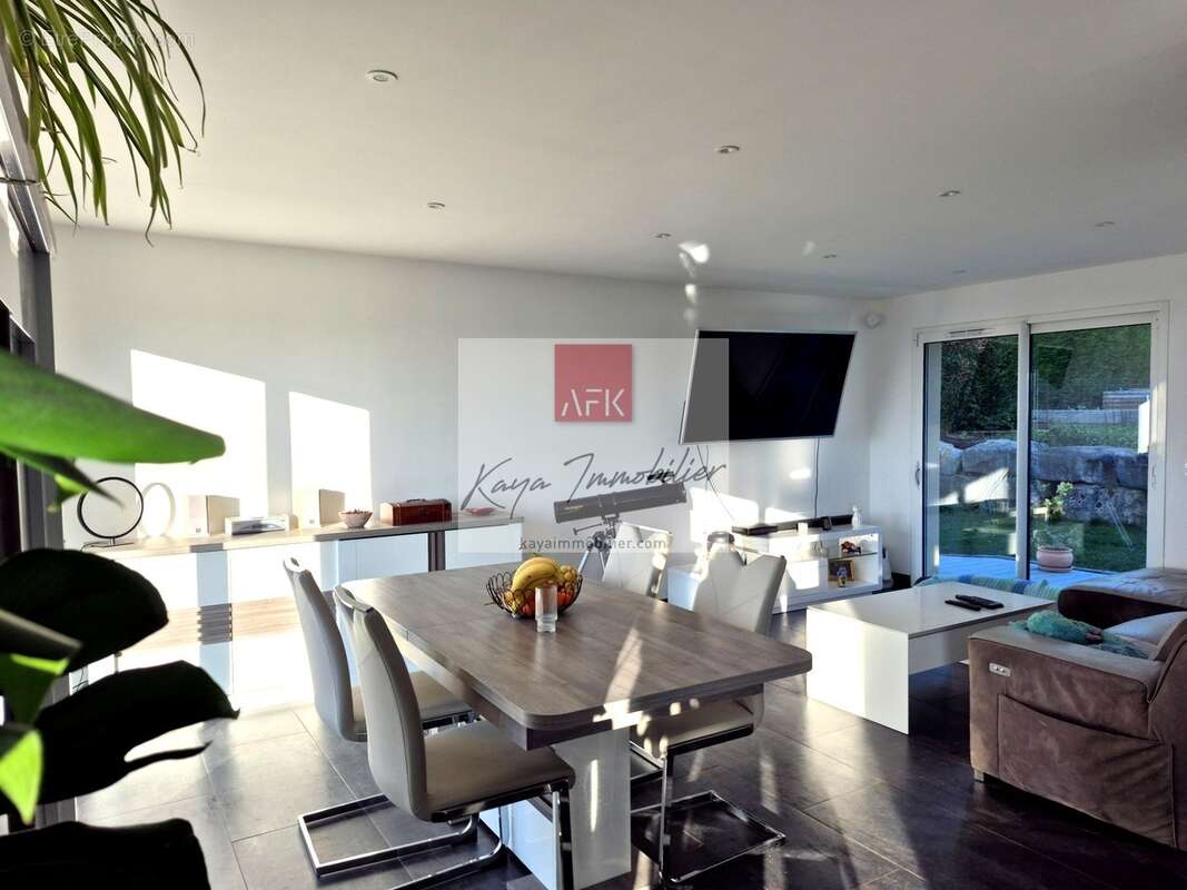 Maison à SAINT-CERGUES