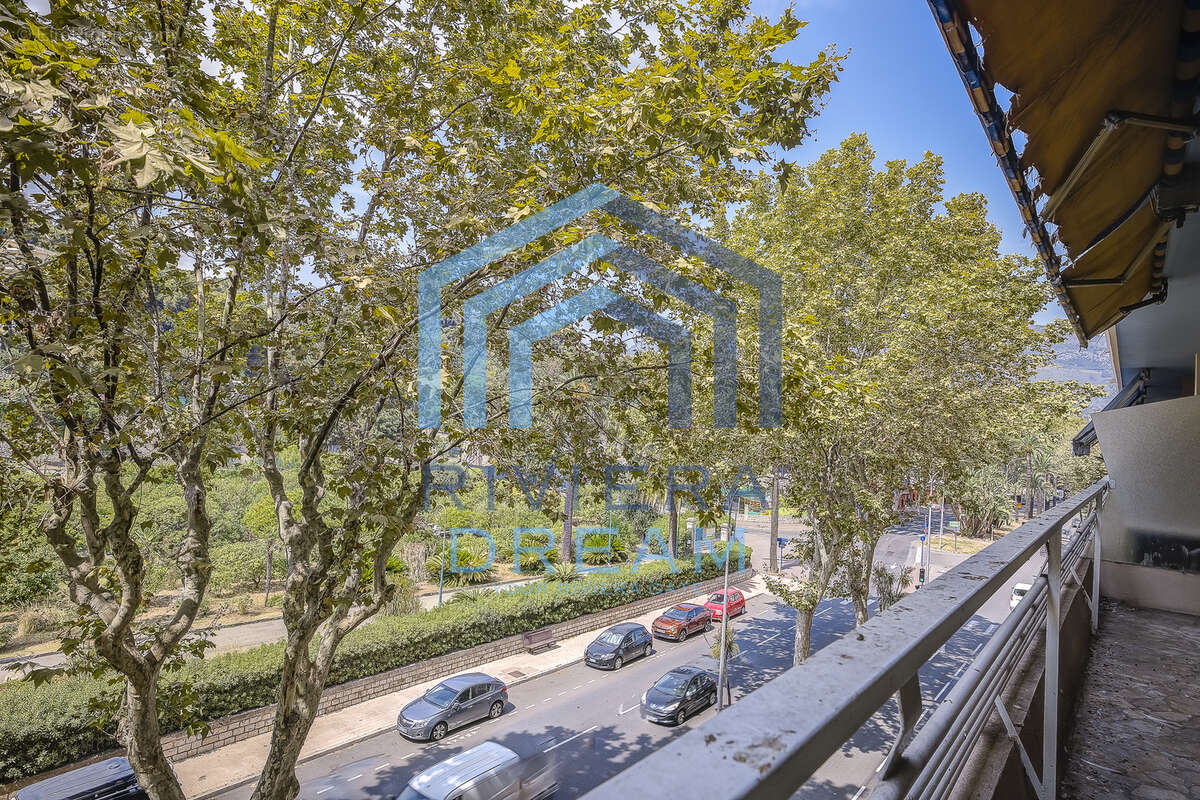 MENTON - Face a la mer, appartement type 3 avec terrasse, cave et parking. - photo 16