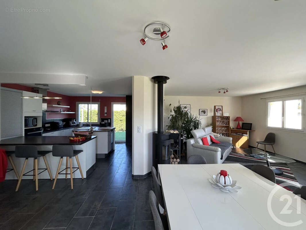 Maison 162 m² à Camps-Sur-L'isle  - photo 2