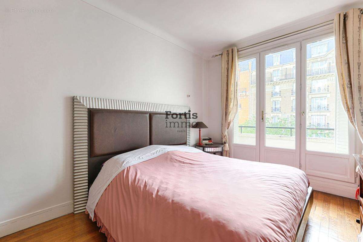 Paris 15 - rue vaugirard - f7 / 4 chambres  2 balcons - photo 8