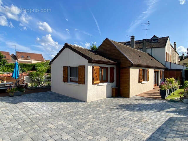 Maison à THOIRY