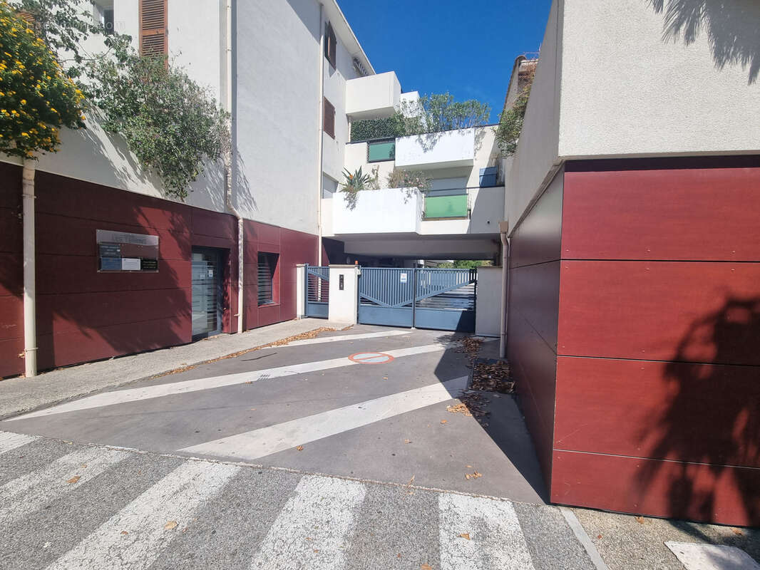 Parking à SOLLIES-PONT