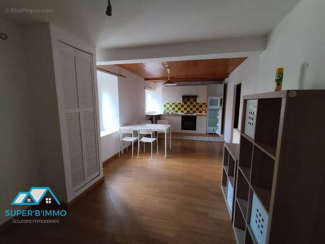 Appartement à SIAUGUES-SAINTE-MARIE