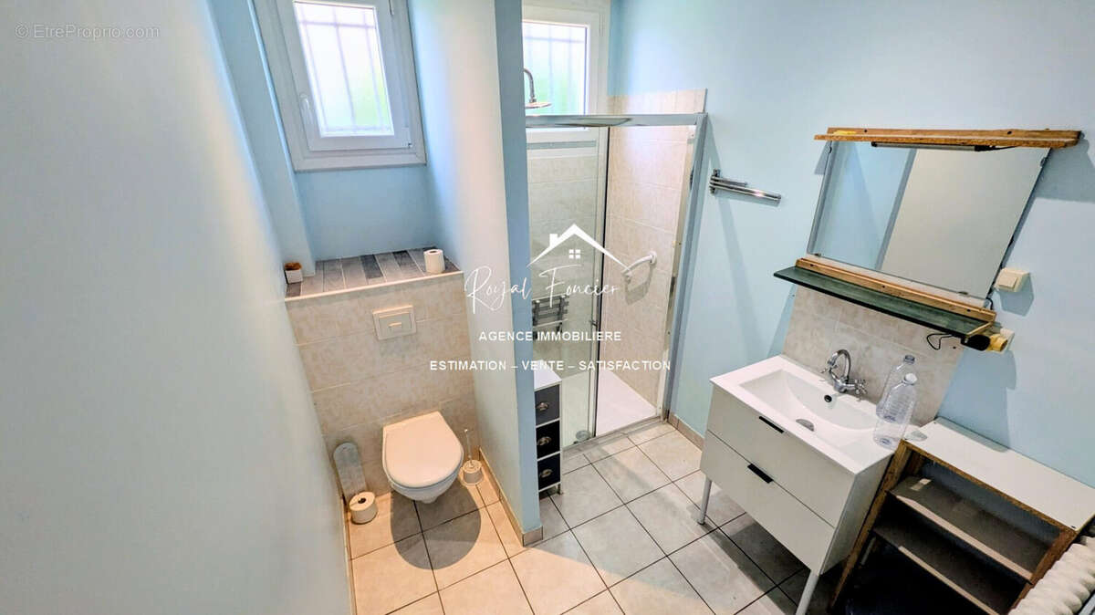 Salle d'eau + WC - Maison à BOSSAY-SUR-CLAISE