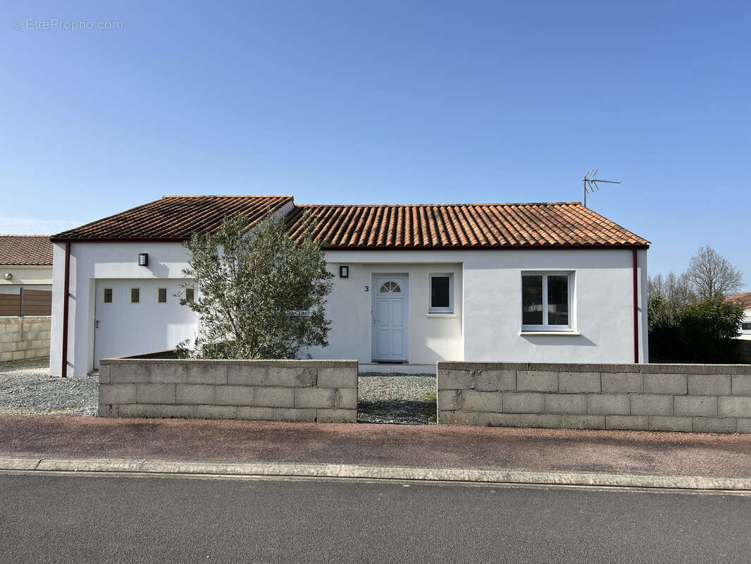 Maison à NIEUL-LE-DOLENT