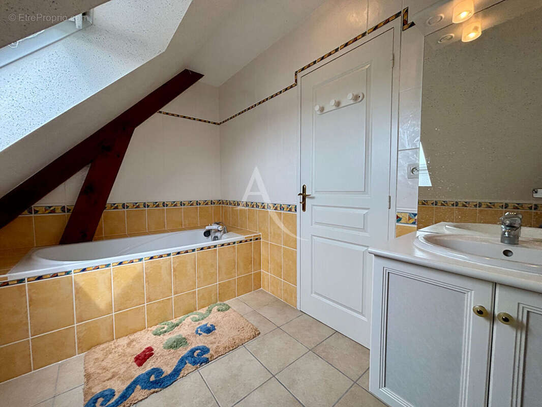 Maison de qualité à proximité des commerces - photo 12