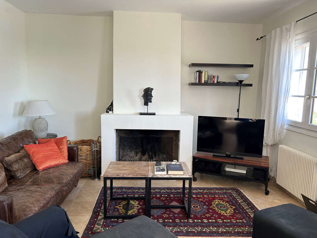 Maison à CHATEAUNEUF-GRASSE