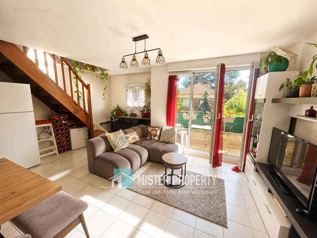 Appartement à SARTROUVILLE