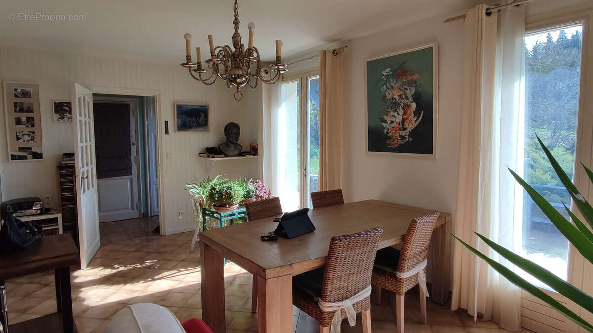 Maison à MONTAIGU-DE-QUERCY