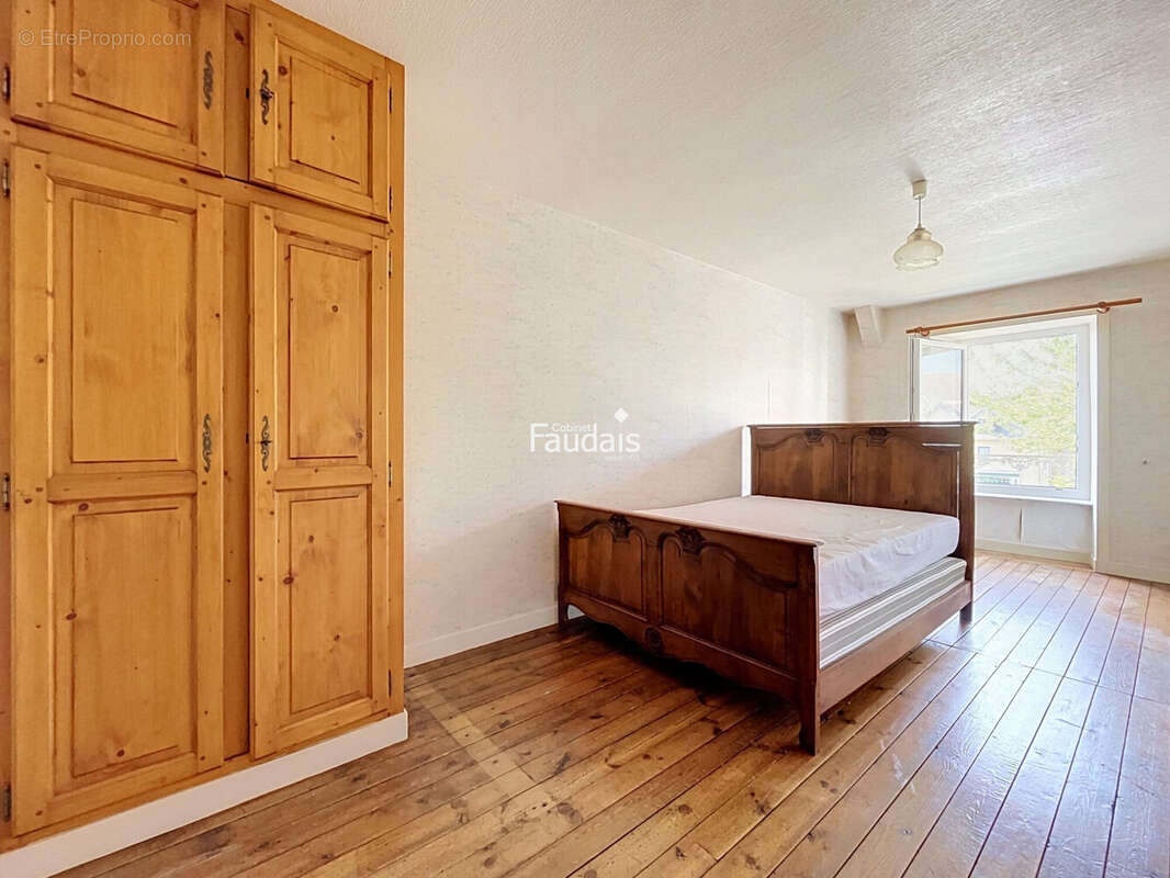 Maison 161 m² à Saint-Denis-Le-Vetu  - photo 9