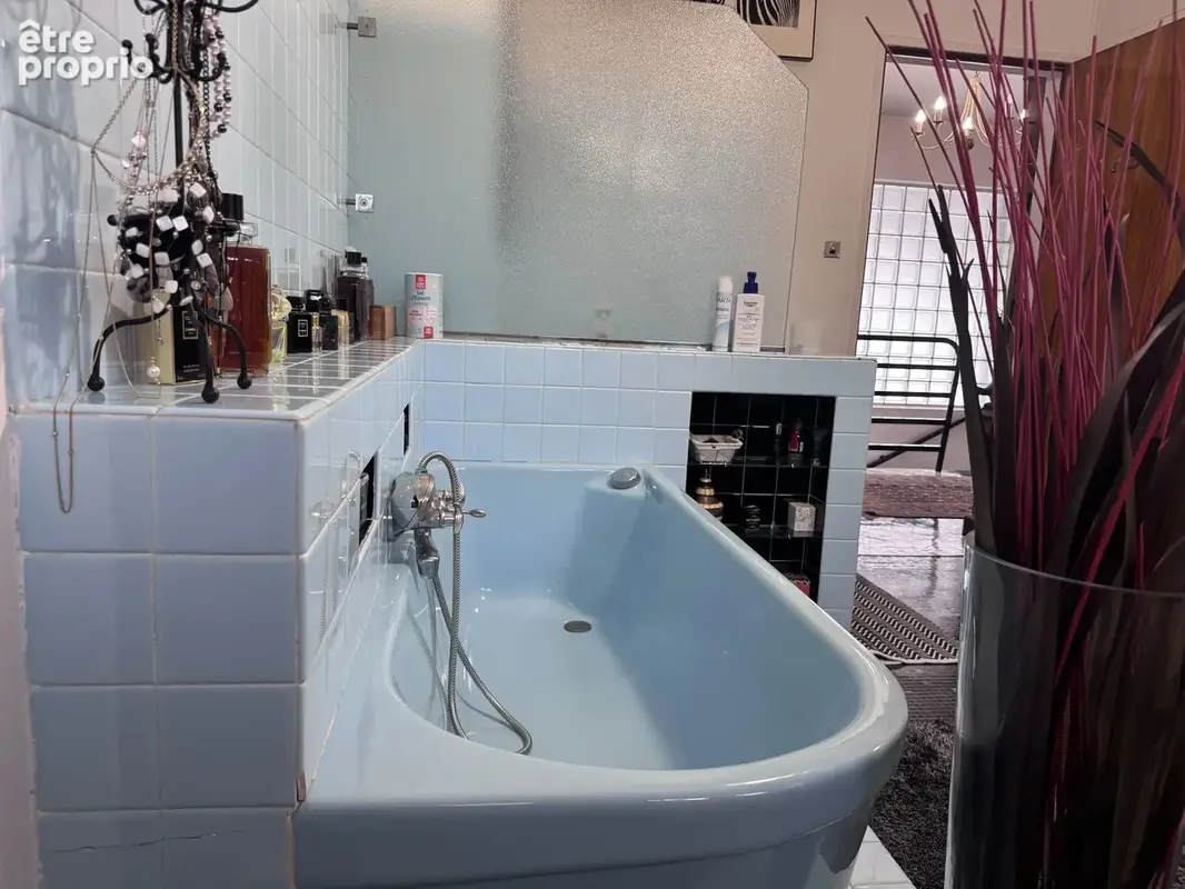 Maison contemporaine avec piscine dans un écrin de verdure - photo 23