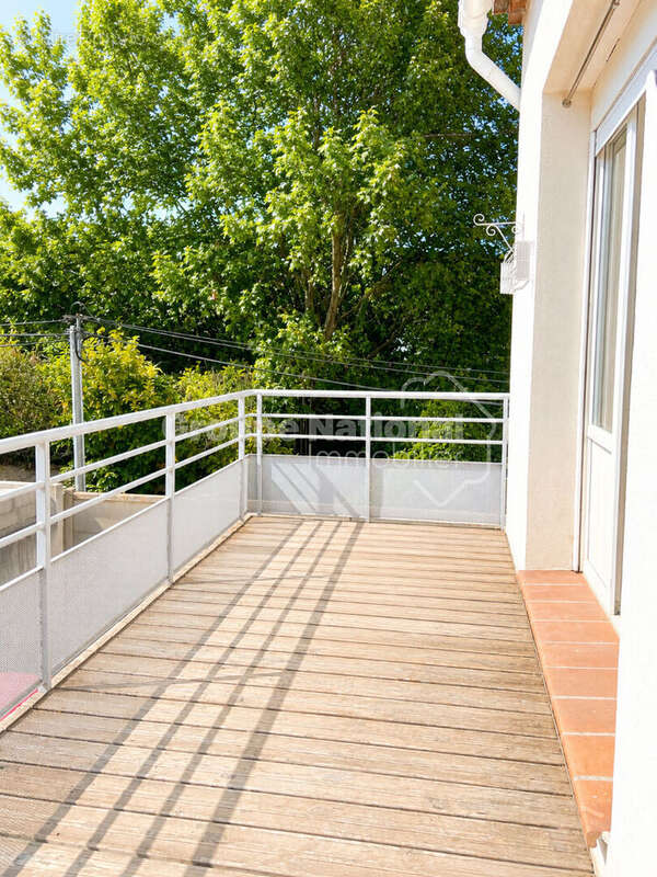 Appartement 2 pièces à vendre à Istres Centre Ville - Dernier étage avec terrasse - photo 3