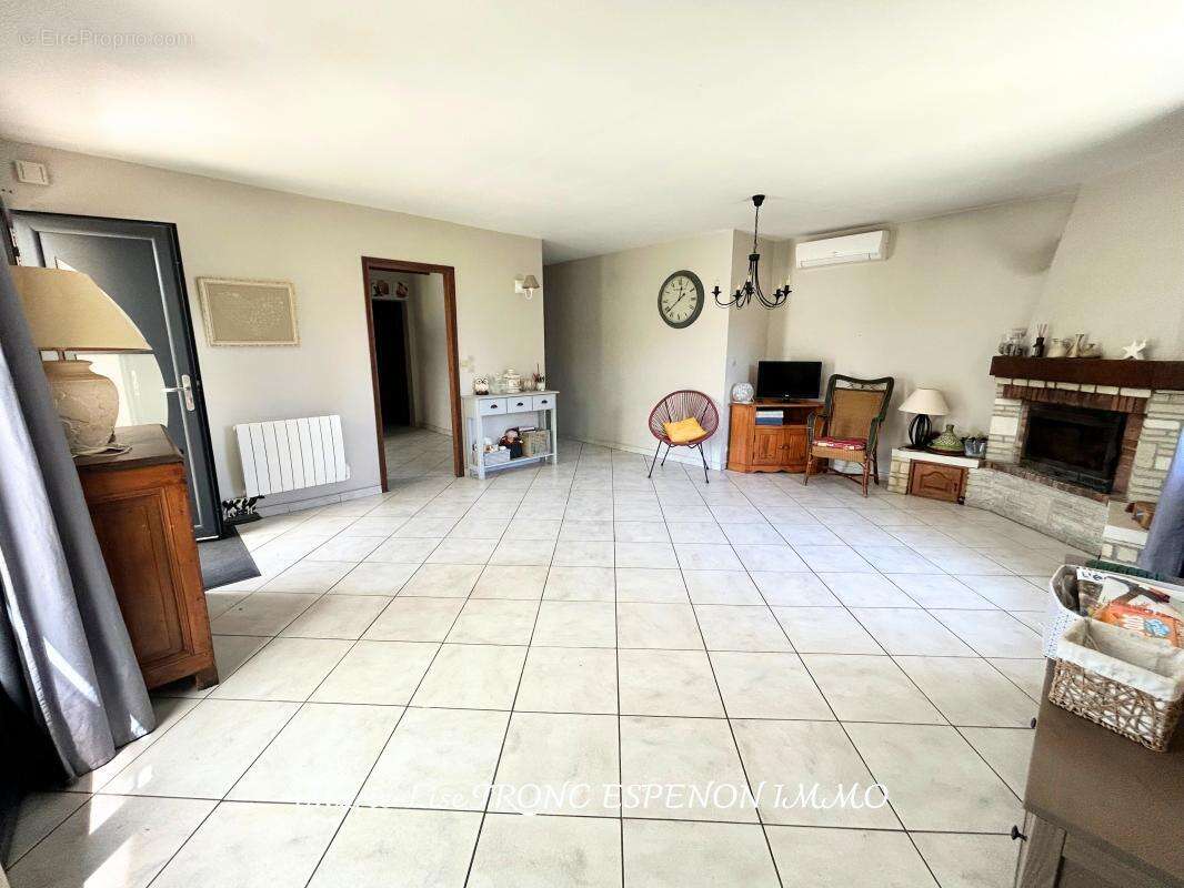 Maison à PERNES-LES-FONTAINES