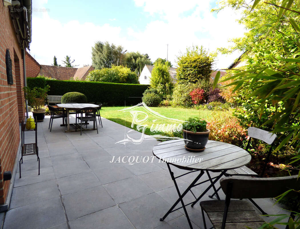 Maison à NEUVILLE-EN-FERRAIN