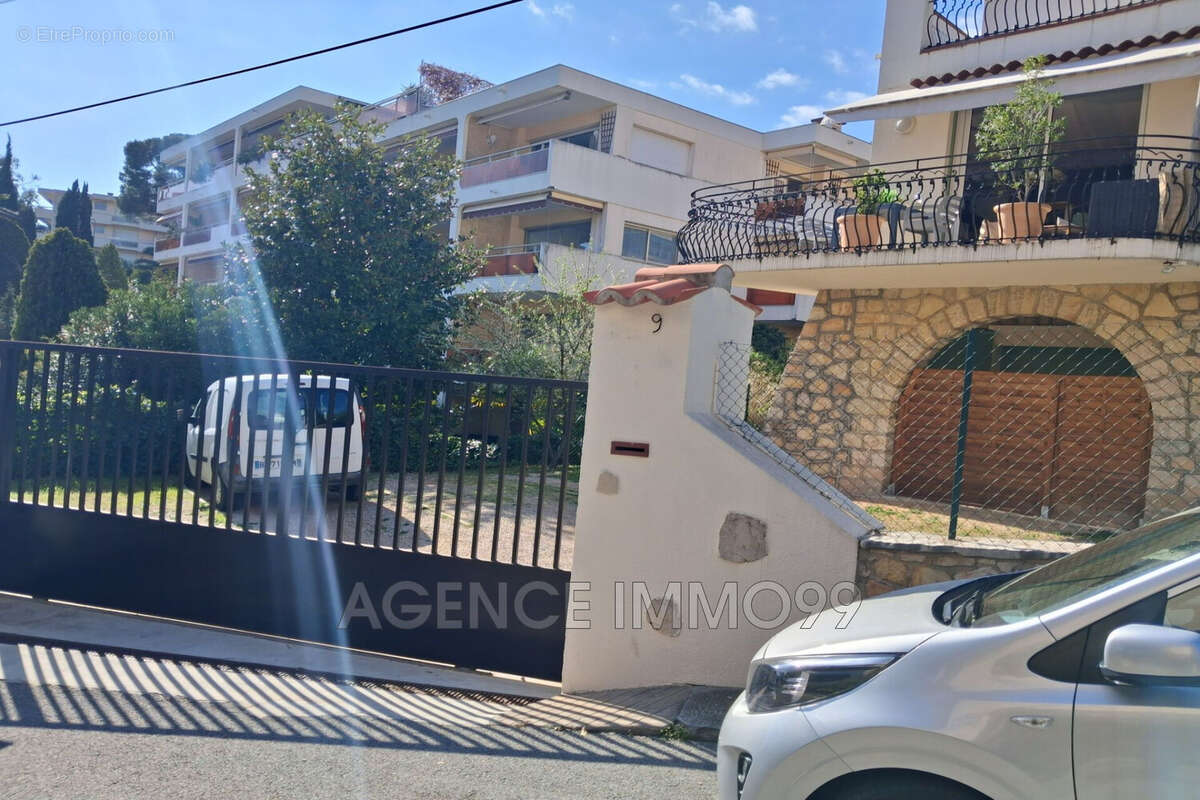 Parking à CANNES