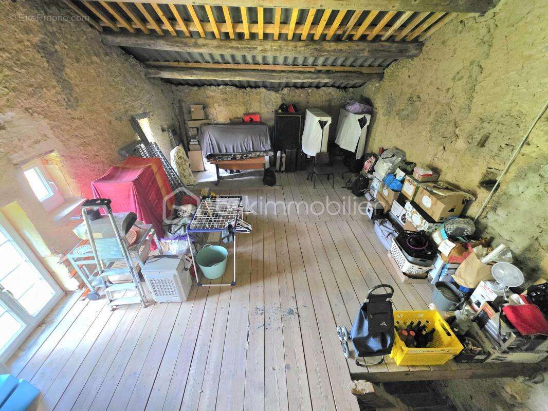 Maison à SAINT-JULIEN-DE-PEYROLAS